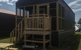 Lakefront Cedar Cabin - 10